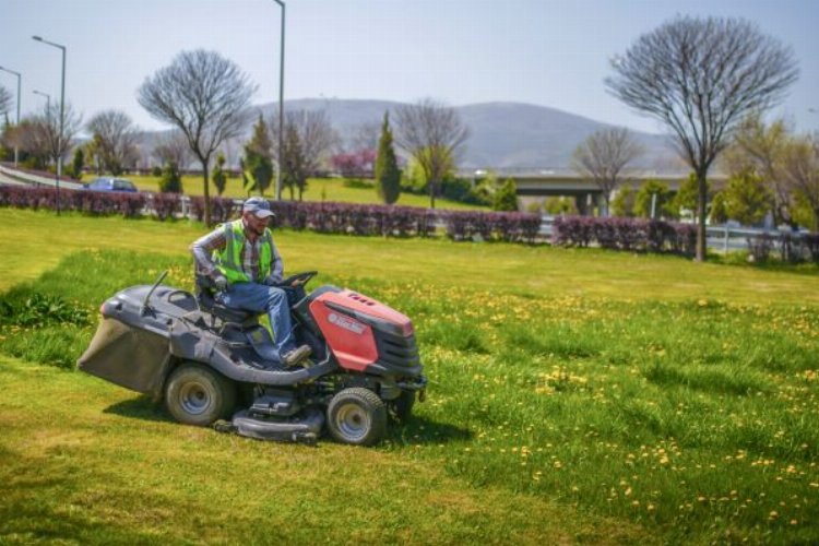 Kütahya’da yeşil alan düzenlemeleri devam ediyor