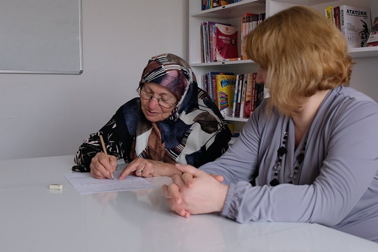 Edirne’de 61 yaşında okuma-yazma öğrendi