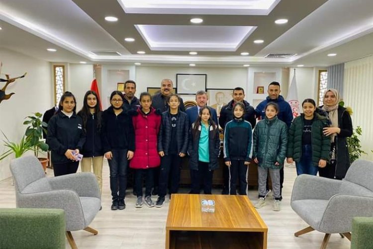 Şampiyon olan Kız Futbol Takımından, Kaplan’a ziyaret