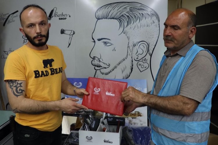 Diyarbakır’da kuaför ve berberlere malzeme desteği