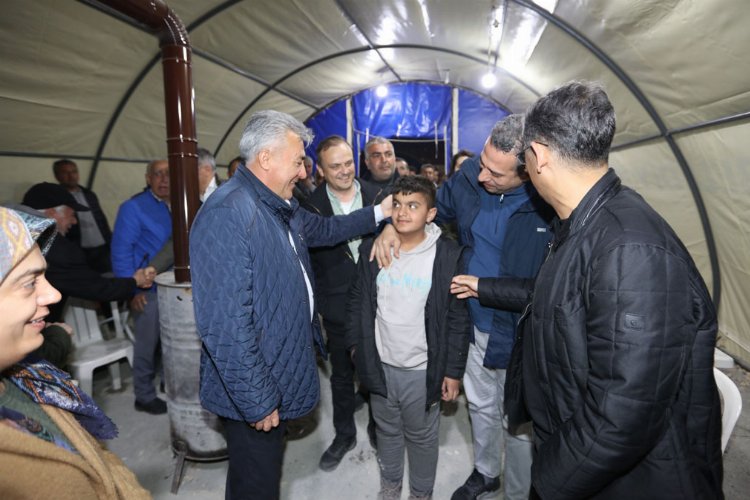 CHP’li vekillerden Güzelbahçe’deki ‘Konteyner Kent’e ziyaret