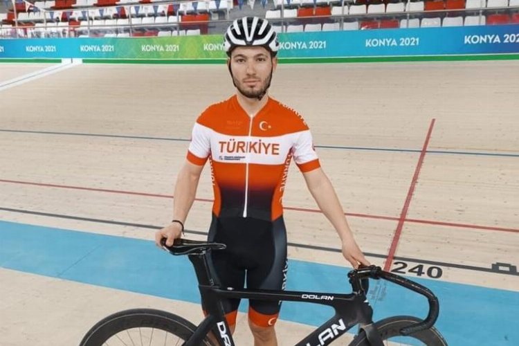 Konyalı sporcu bisiklette Türkiye’nin gururu oldu