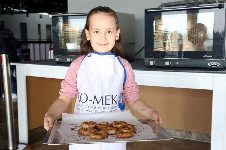 Kocaeli’nin minikleri ‘kandil simidi’ yaptı