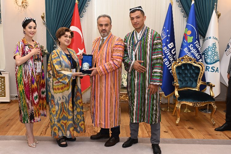 ‘Altın Karagöz’ ekiplerinden Başkan Aktaş’a ziyaret