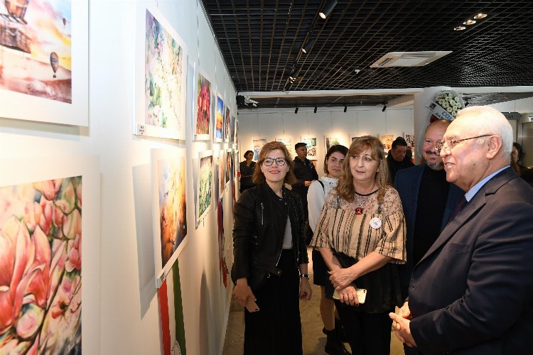 ‘Renklerin Gücü’ Karabağlar’da sergileniyor