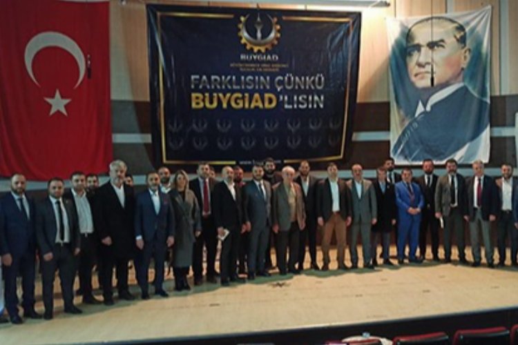 Kuru ekmek yiyerek, üzüm hoşafı içtiler