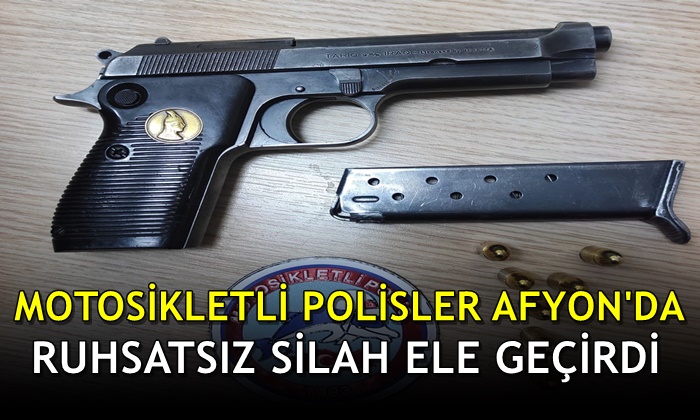 Motosikletli polisler Afyon’da ruhsatsız silah ele geçirdi