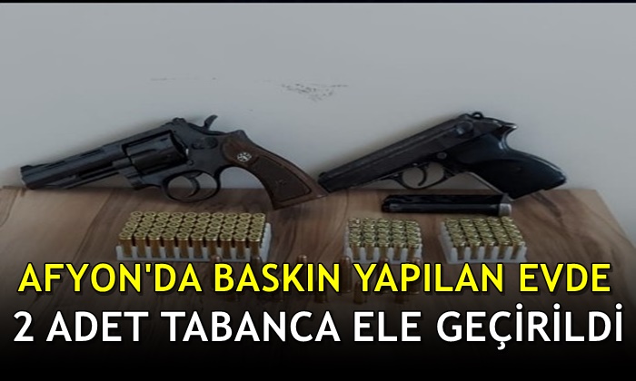 Afyon’da baskın yapılan evde 2 adet tabanca bulundu