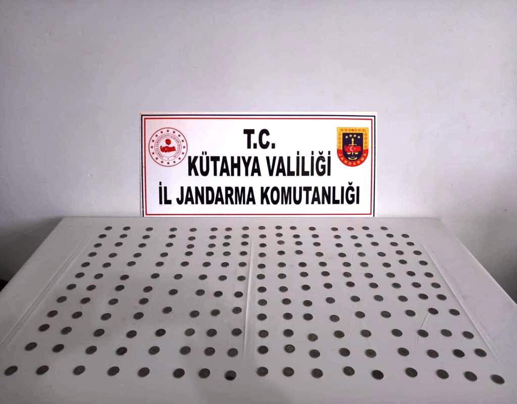 Altıntaş’ta tarihi eser operasyonu