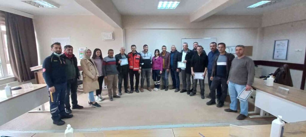 Ambulans şoförlerine sürüş teknikleri eğitimi verildi