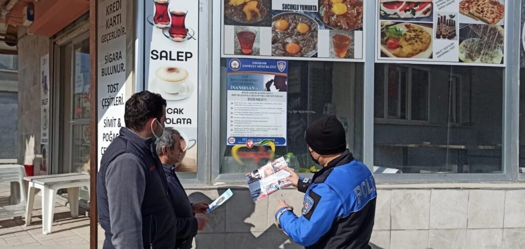 Polis ekipleri “İletişim Yoluyla Dolandırıcılık” konusunda bilgilendirdi