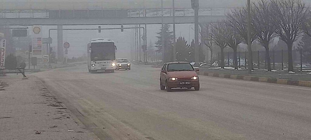 Afyonkarahisar- Antalya kara yolunda yoğun sis