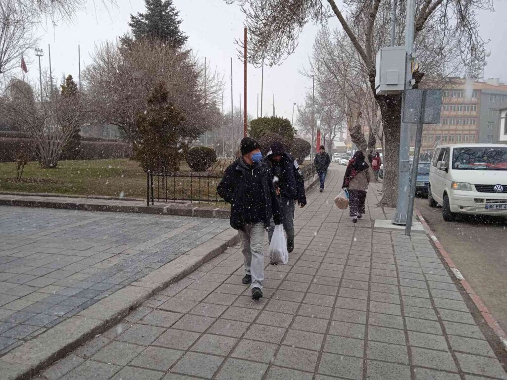 Afyonkarahisar’da kar yağışı