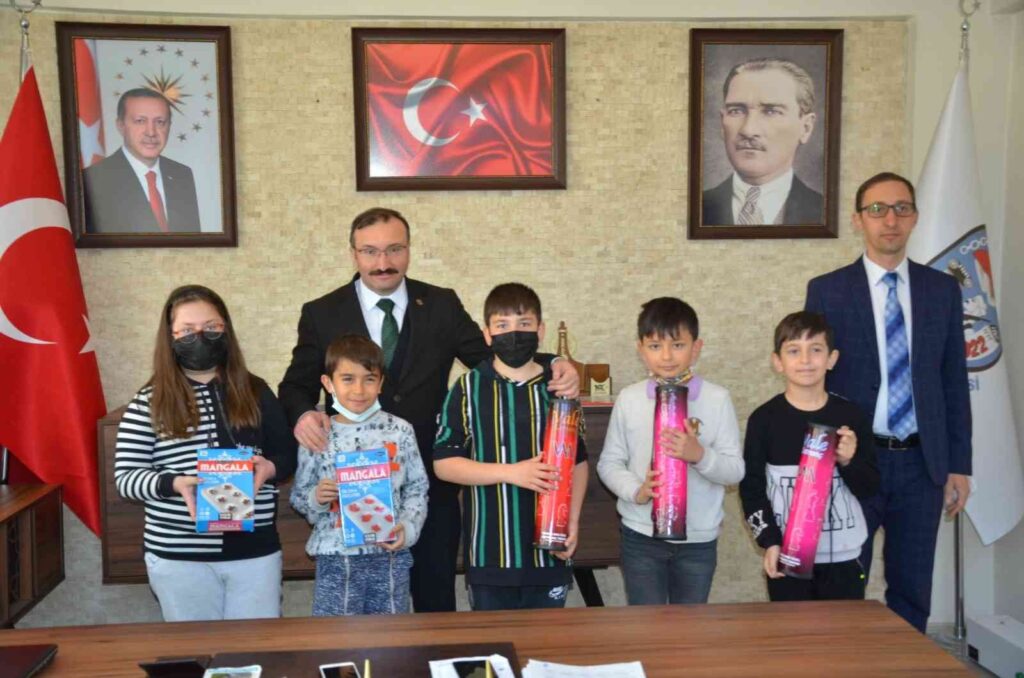 Başkan Doğan, başarılı öğrencileri ödüllendirdi