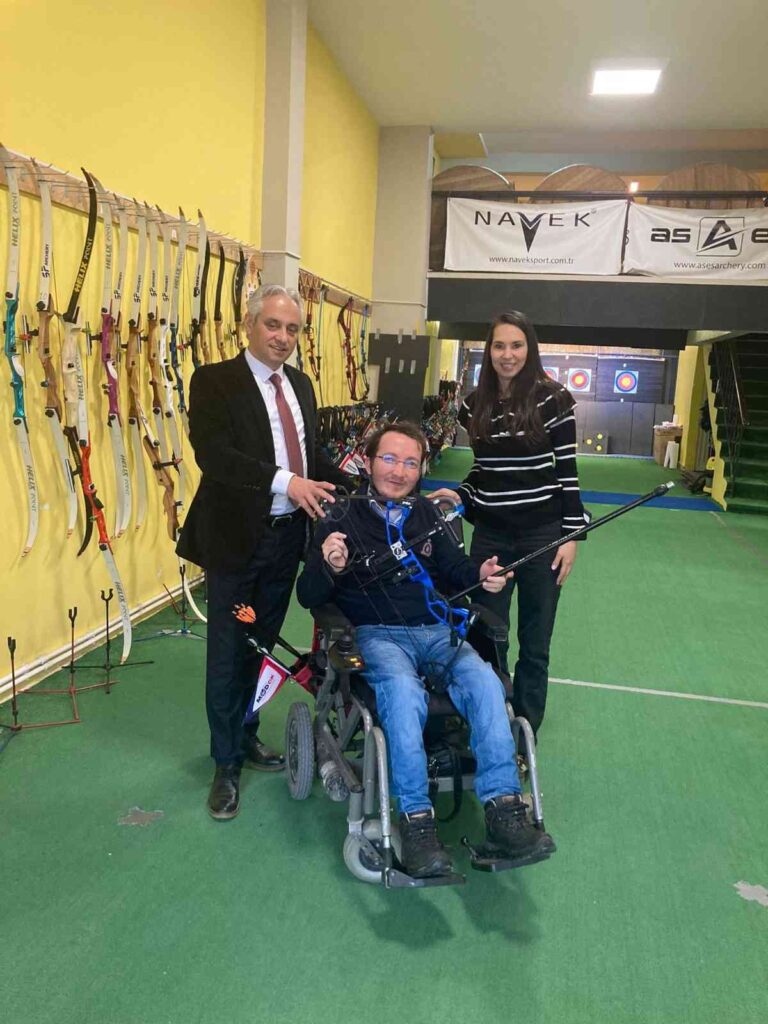 Bedensel engelli okçuya malzeme sponsoru oldular
