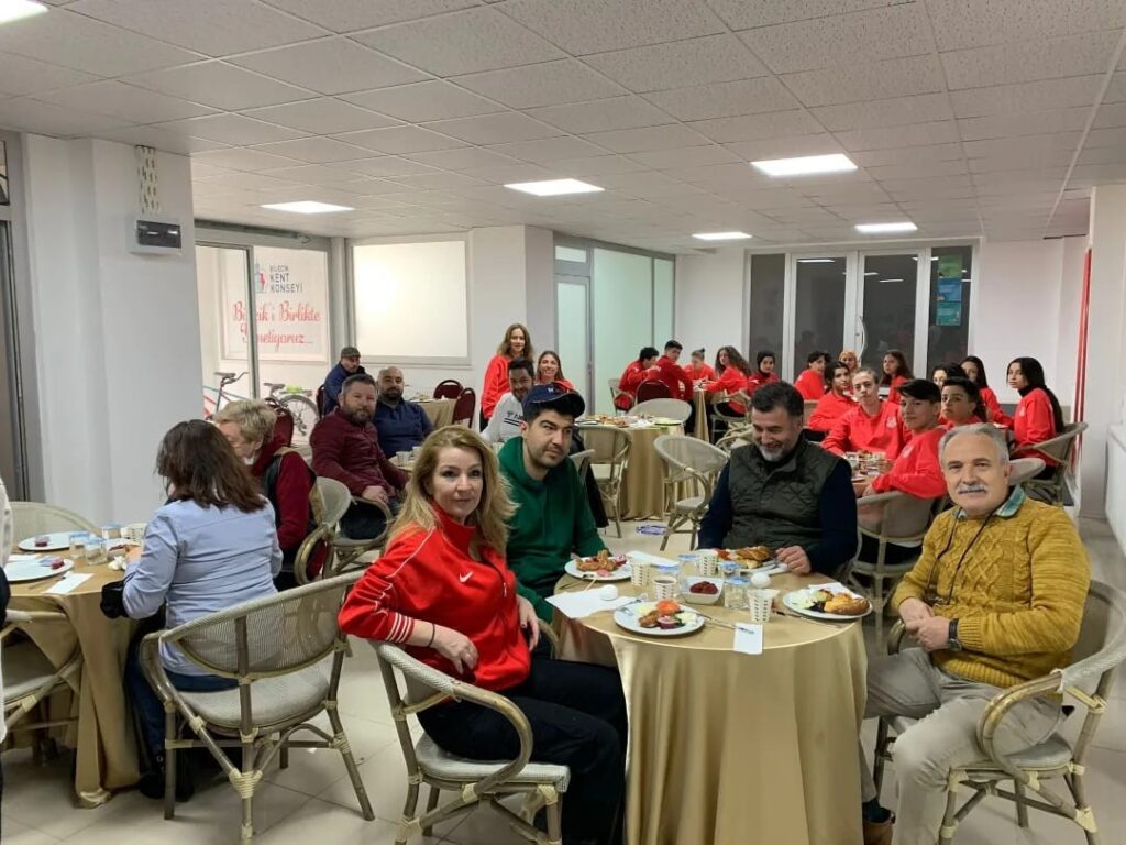 Bilecikspor kadın futbol takımı oyuncuları kahvaltıda moral depoladı