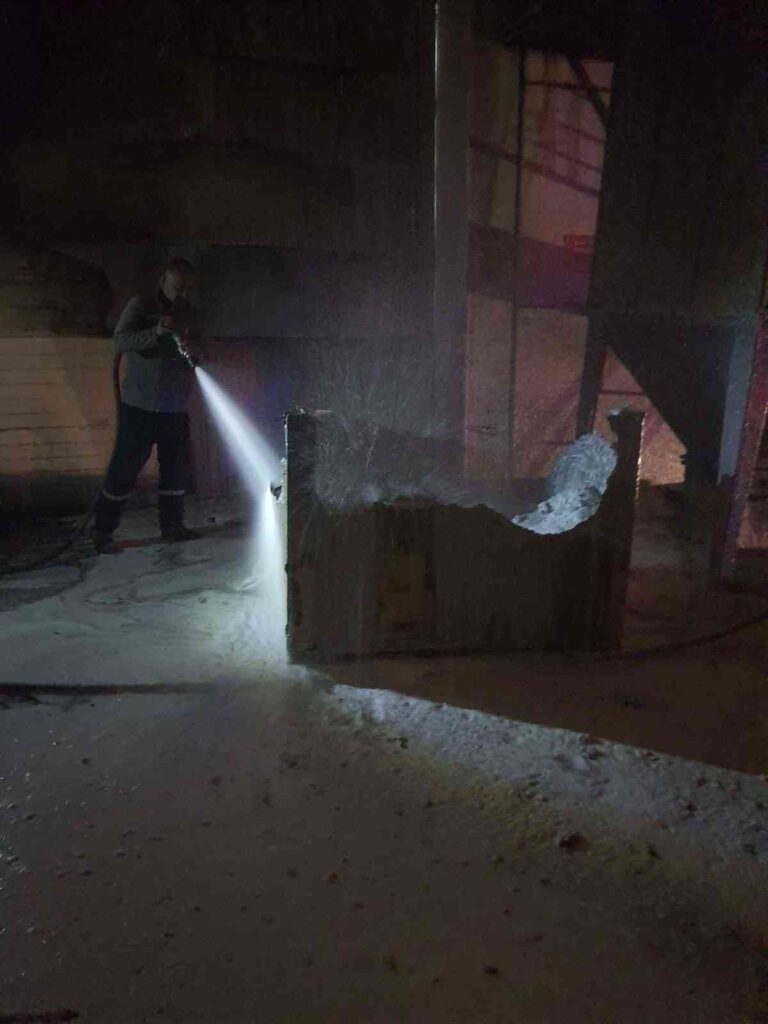 Bilecik’te lastik fabrikasında yangın çıktı