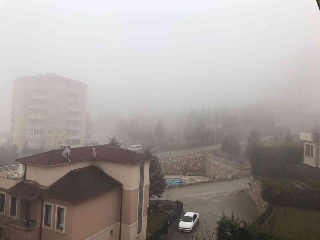 Bilecik’te yağmurun ardından yoğun sis etkili oldu