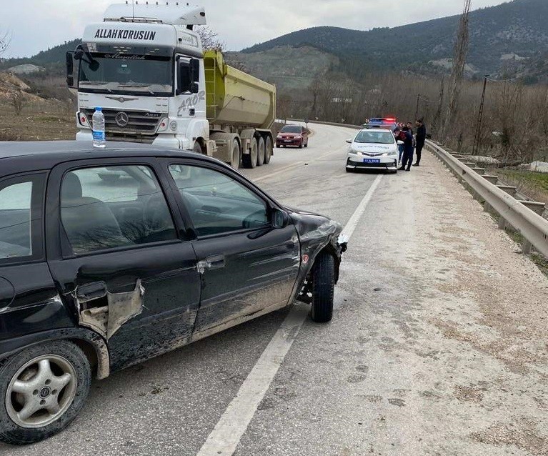 Bilecik’te zincirleme trafik kazası: 2 yaralı