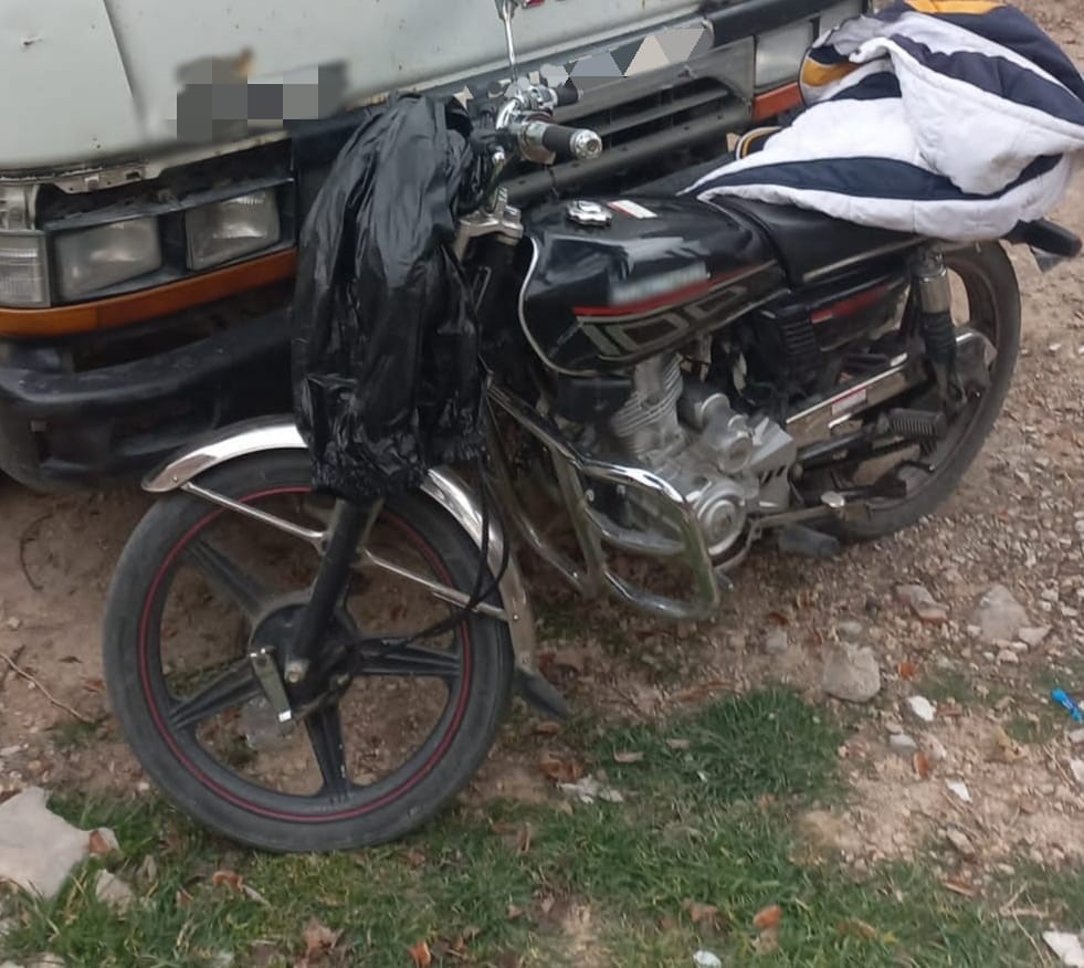 Çalıntı motosikletle hırsızlık yaptılar
