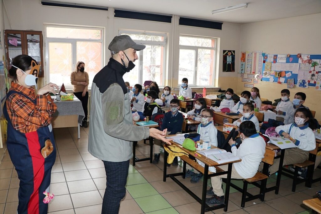 “Çat Kapı Tiyatrosu” ile orman sevgisi aşılanıyor