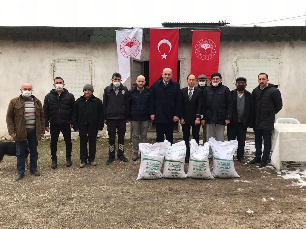 Çavdarhisar’da 46 çiftçiye yüzde 75 hibe destekli tohumluk fasulye dağıtıldı