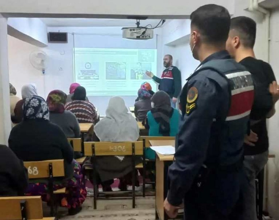 Çavdarhisar’da “En İyi Narkotik Polisi Anne” semineri