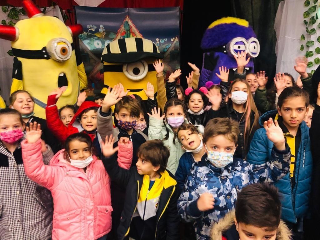 Çocuklar, ’Minyonlar Masalı’ adlı tiyatroyla eğlenceli vakit geçirdiler