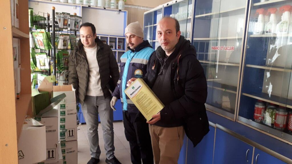 Emet’te bitki koruma ürünleri bayileri denetlendi