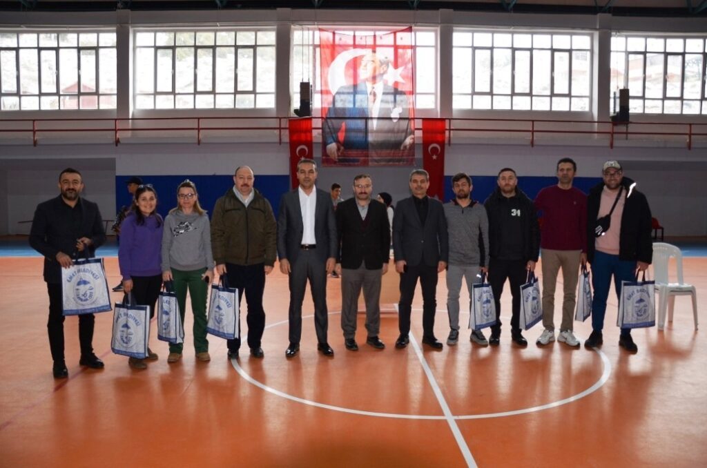 Emet’te yarışmada dereceye giren öğrenciler ödüllendirildi