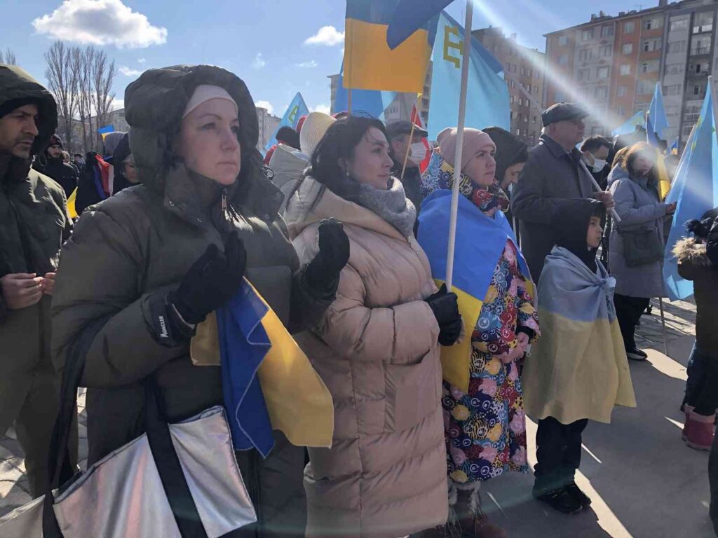 Eskişehir’de yaşayan Kırım Türkleri ve Ukraynalılardan “Savaşa Dur” mitingi