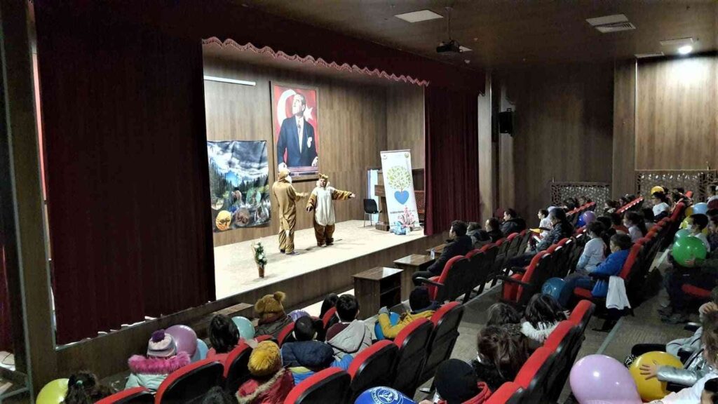 Gediz’de çocuklar hem eğlendi, hem öğrendi