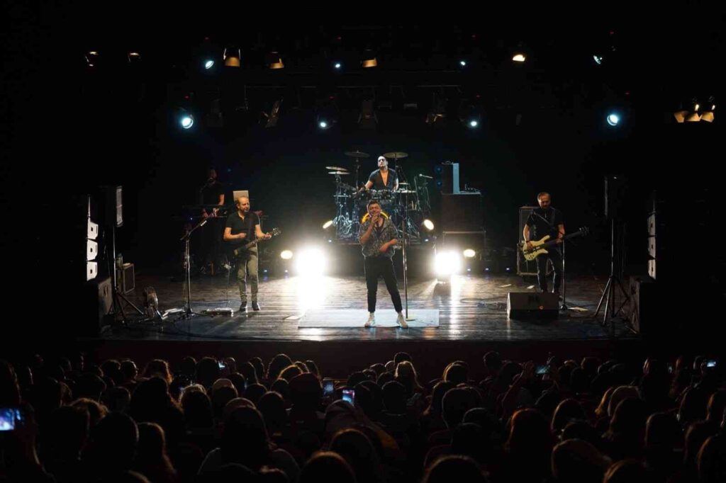 Gençlerin gözde rock gruplarından Zakkum, Bilecik’i salladı