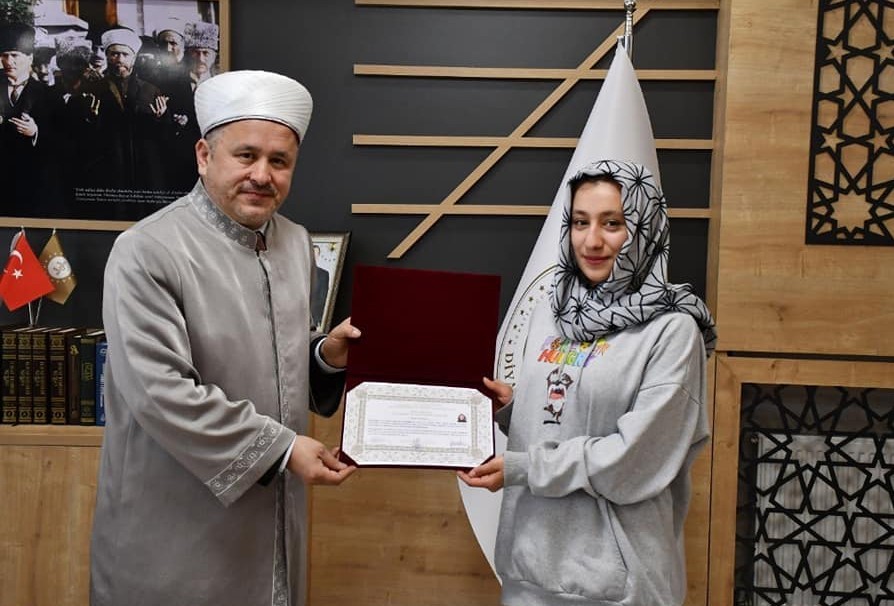 Gürcistanlı üniversite öğrencisi Müslüman oldu