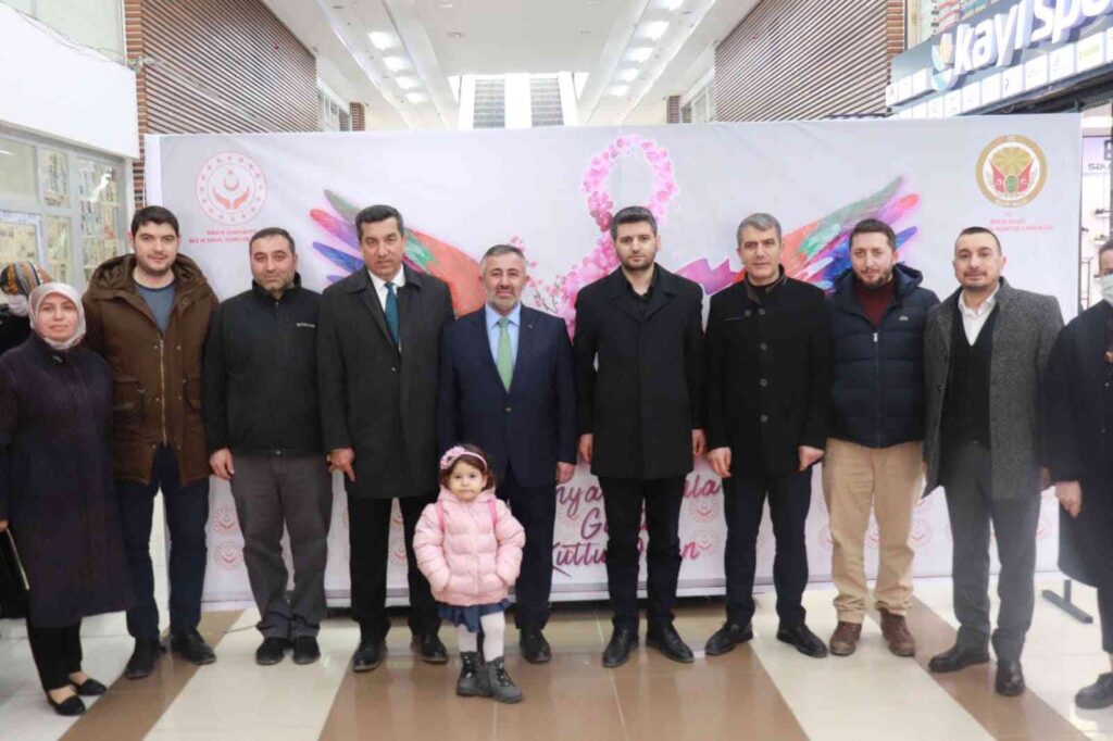 İl Başkanı Yıldırım, Kadınlar Günü için düzenlenen sergiyi gezdi