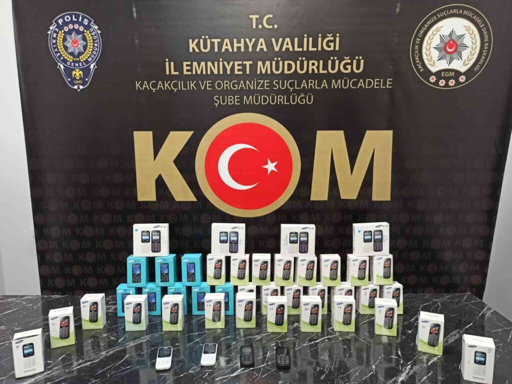 Kütahya’da 43 adet kaçak cep telefonu ele geçirildi
