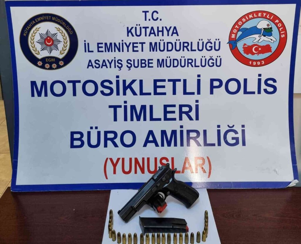 Kütahya’da bir araçta ruhsatsız tabanca ele geçirildi