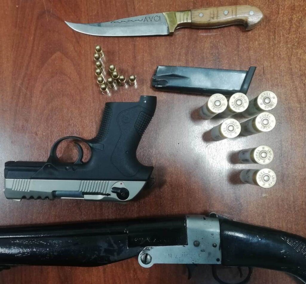 Kütahya’da “dur” ihtarına uymayan araçta silah ele geçirildi