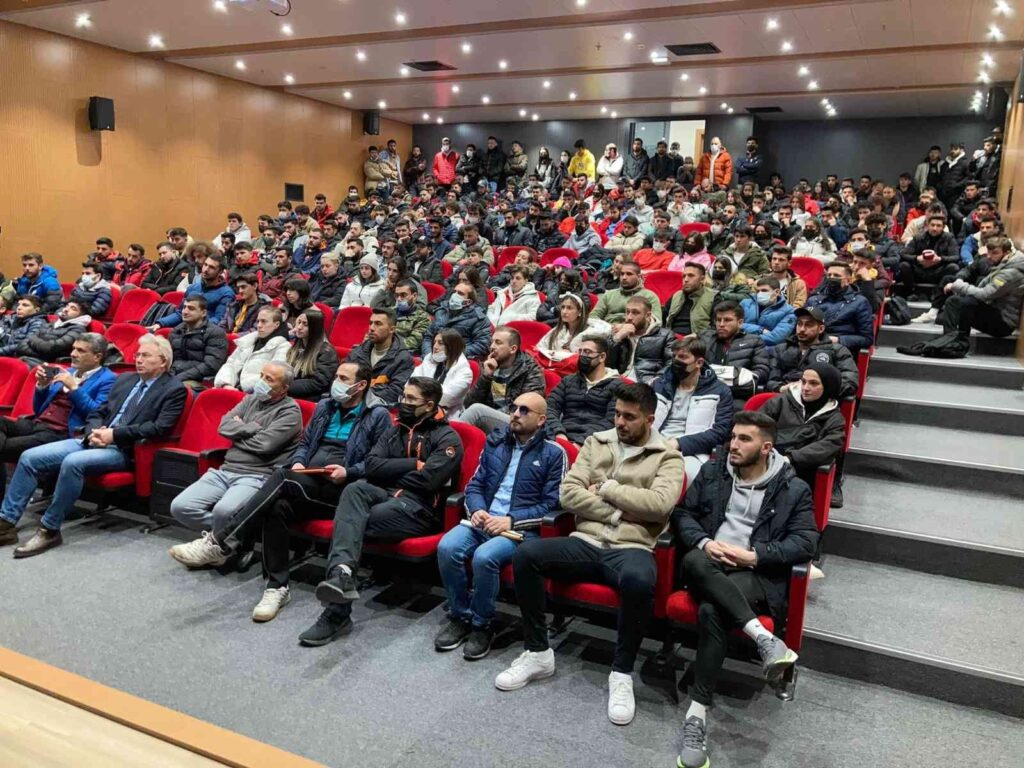 Kütahya’da “Narko Gençlik” projesinde 250 üniversite öğrencisine eğitim