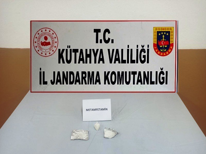 Kütahya’ya uyuşturucu sokmak isteyen 4 şüpheli yakalandı