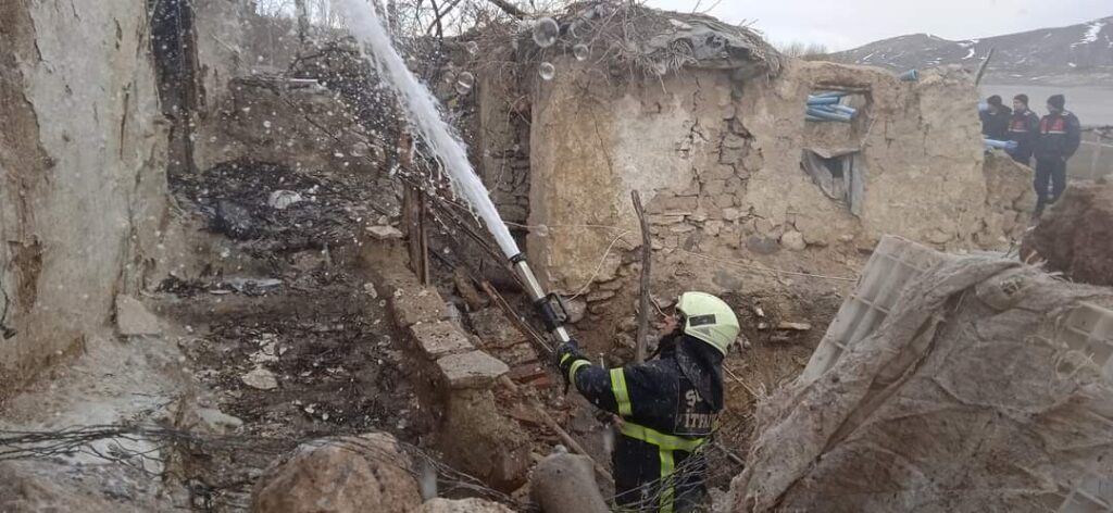 Metruk binada yangın