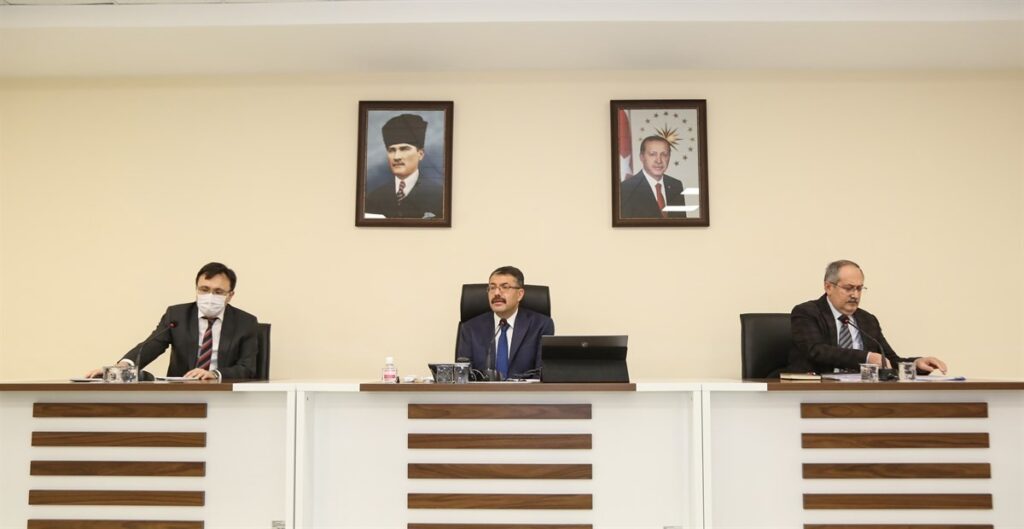 Muhtarlarla bir araya geldi