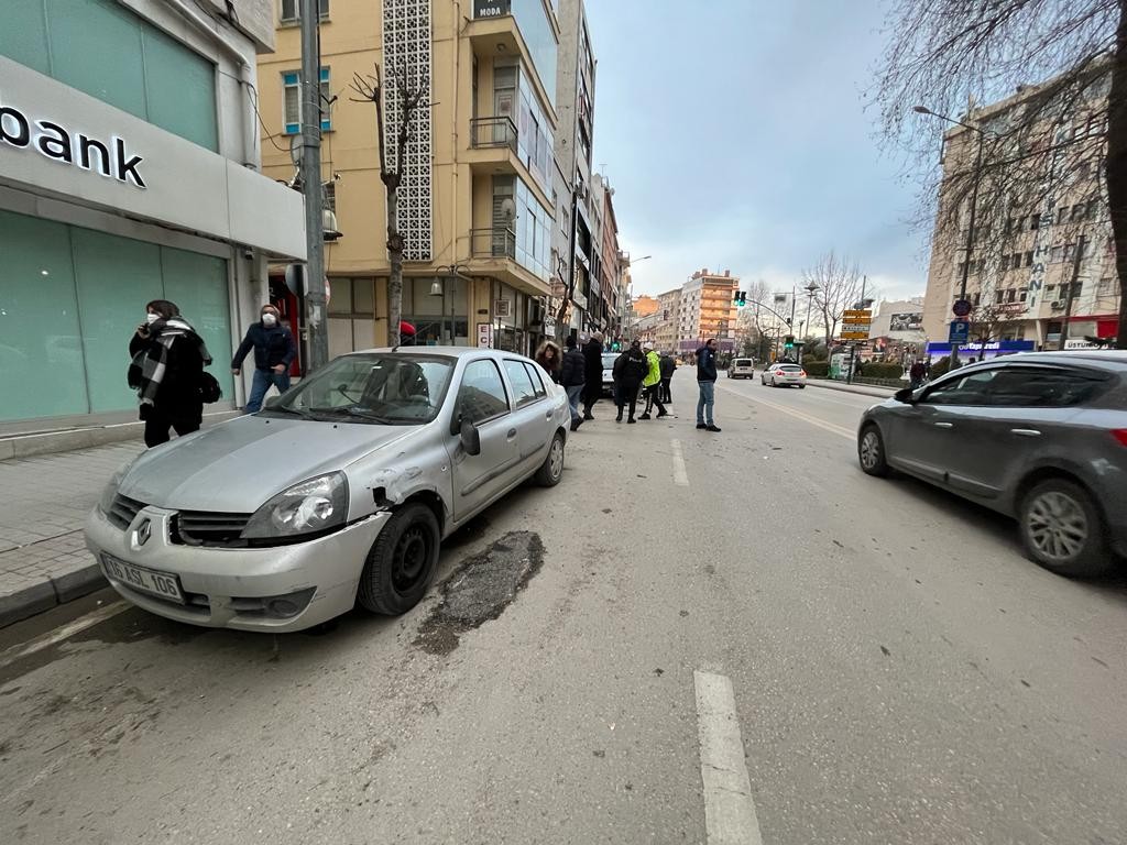 Otomobil ile motosiklet çarpıştı, 1 kişi yaralandı