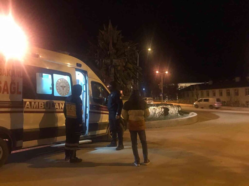 Otomobil ile motosiklet çarpıştı; 1 yaralı