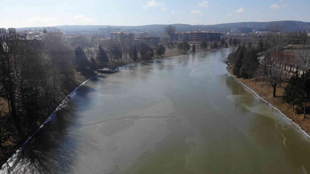 Porsuk’taki ilkbahar “donu” havadan görüntülendi