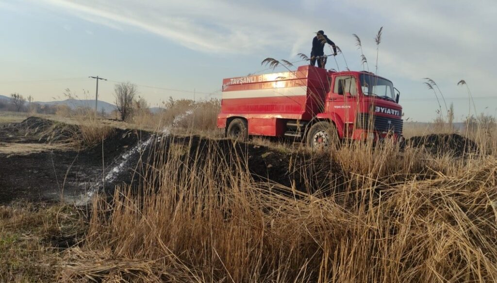Tavşanlı’da arazi yangını