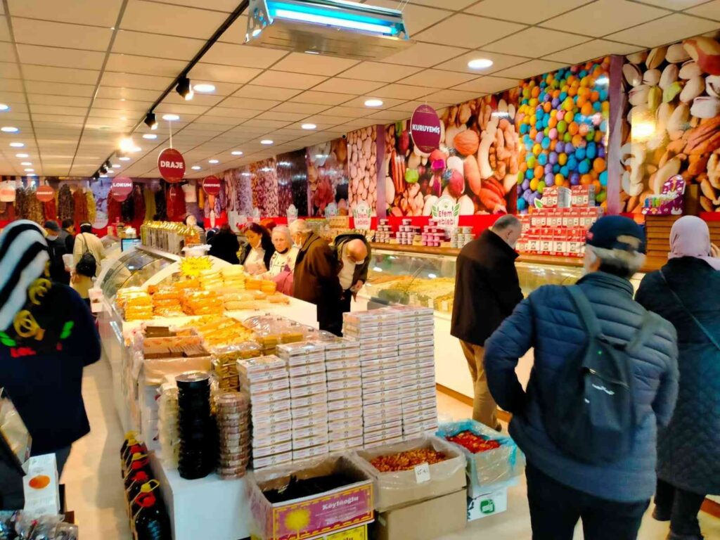 Turistik gezilerin durağı leblebiciler oldu