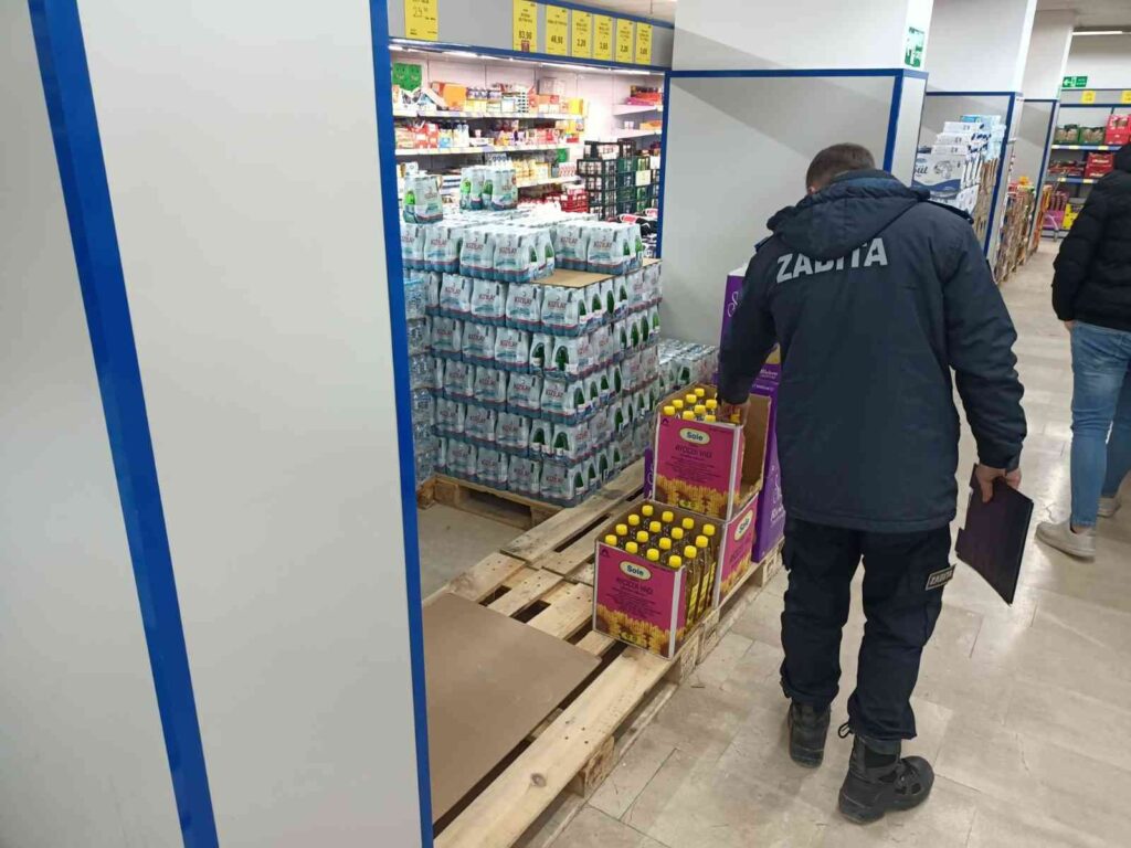 Zabıta ekipleri stokçulara göz açtırmıyor