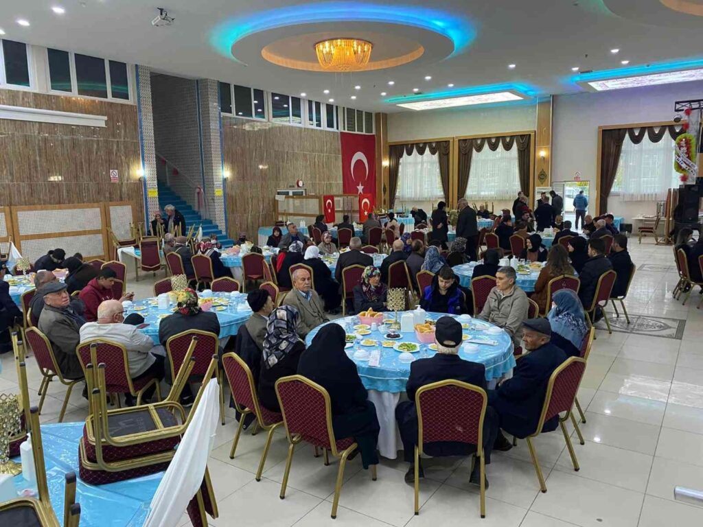 Altıntaş’ta şehit aileleri ve gaziler için iftar yemeği