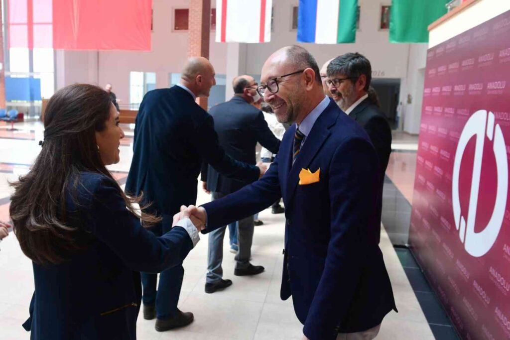 Anadolu Üniversitesi’nde bayramlaşma sevinci